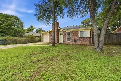 1122 Hidden Creek Drive, Mansfield, TX 76063 - Photo 3