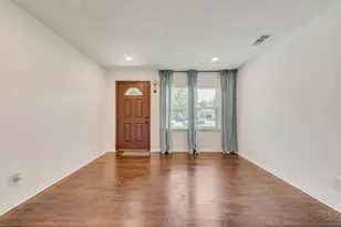 827 Taylor St, Lancaster, TX 75134 - Photo 9