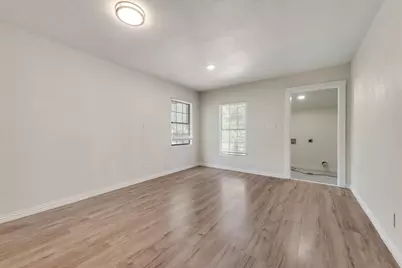 2704 Rosen Avenue, Fort Worth, TX 76164 - Photo 5