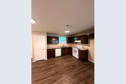 400 Blackwood Street #402, Gainesville, TX 76240 - Photo 3