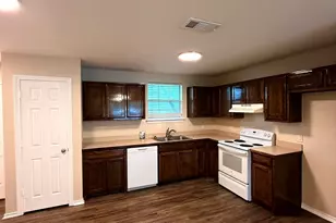 400 Blackwood St, Gainesville, TX 76240 - Photo 3