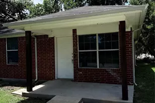400 Blackwood St, Gainesville, TX 76240 - Photo 1