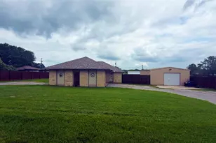 1356 Kerry Ln, Azle, TX 76020 - Photo 3