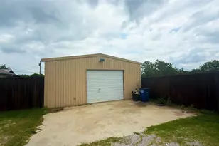 1356 Kerry Ln, Azle, TX 76020 - Photo 5