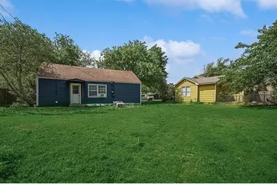 216 E Division Street, Pilot Point, TX 76258 - Photo 17