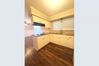 1300 Royal Oaks Drive, Waco, TX 76710 - Photo 7