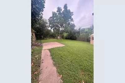 1300 Royal Oaks Drive, Waco, TX 76710 - Photo 23