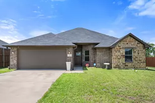 732 Edgewood Ave, Corsicana, TX 75110 - Photo 1