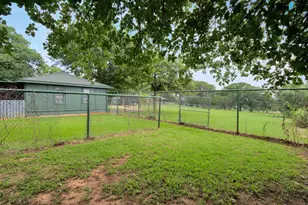 301 Ryan Ave, Burleson, TX 76028 - Photo 33