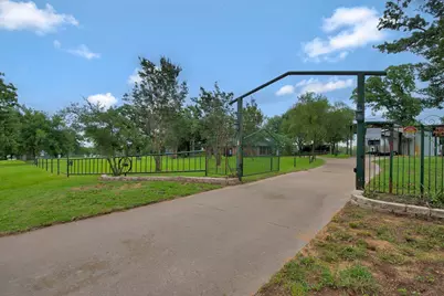 301 Ryan Avenue, Burleson, TX 76028 - Photo 3