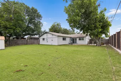 2512 Towerwood Drive, Carrollton, TX 75006 - Photo 23