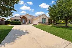 215 Newcastle St, Waxahachie, TX 75165 - Photo 1
