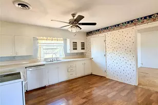 649 McCartney Ln, Tye, TX 79563 - Photo 11