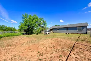 649 McCartney Ln, Tye, TX 79563 - Photo 21