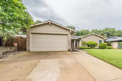 303 Shelmar Drive, Euless, TX 76039 - Photo 3