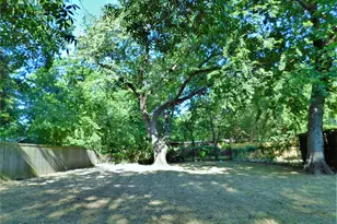 1014 Peak St, Denton, TX 76201 - Photo 21