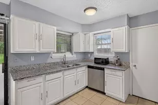 1626 Lyon St, Lancaster, TX 75134 - Photo 5