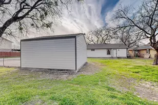 2802 N Masters Dr, Dallas, TX 75227 - Photo 35
