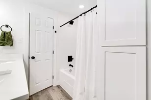 904 S Anglin St, Cleburne, TX 76031 - Photo 23