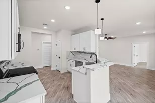2408 Creek Dr, Granbury, TX 76048 - Photo 5
