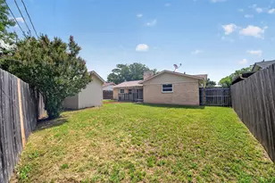 2102 Jeannette Ct, Arlington, TX 76010 - Photo 37
