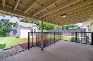 2102 Jeannette Ct, Arlington, TX 76010 - Photo 33