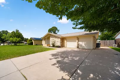2102 Jeannette Court, Arlington, TX 76010 - Photo 3