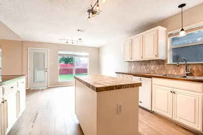 633 Manchester Drive, Mansfield, TX 76063 - Photo 5
