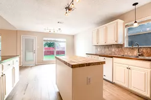 633 Manchester Dr, Mansfield, TX 76063 - Photo 5