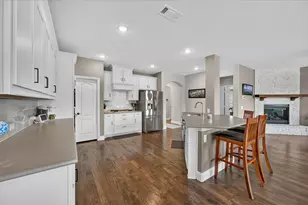 1943 Silverleaf Dr, Glenn Heights, TX 75154 - Photo 9