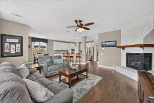 1943 Silverleaf Dr, Glenn Heights, TX 75154 - Photo 9