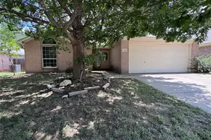 517 Birch St, Crowley, TX 76036 - Photo 3