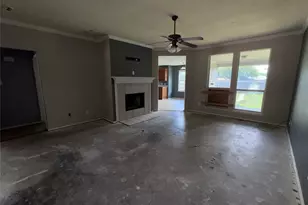 517 Birch St, Crowley, TX 76036 - Photo 9