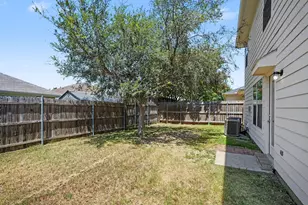 1966 Courtside Dr, Dallas, TX 75051 - Photo 29