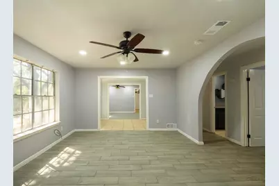 605 Blue Lake Drive, Fort Worth, TX 76103 - Photo 17