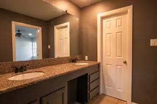 605 Blue Lake Dr, Fort Worth, TX 76103 - Photo 29