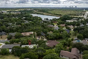 605 Blue Lake Dr, Fort Worth, TX 76103 - Photo 37