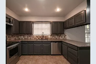 605 Blue Lake Drive, Fort Worth, TX 76103 - Photo 21