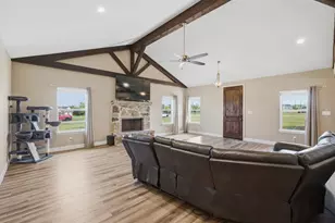 1032 Justin Dr, Springtown, TX 76082 - Photo 5
