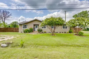 203 E Henderson St, Itasca, TX 76055 - Photo 1