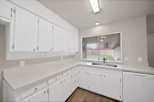 502 Pine Bluff Dr, Lewisville, TX 75067 - Photo 17