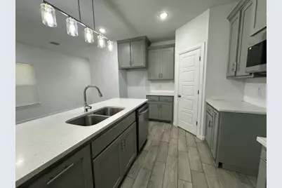 917 E Maddox Avenue, Fort Worth, TX 76104 - Photo 9