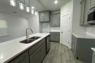 917 E Maddox Ave, Fort Worth, TX 76104 - Photo 9