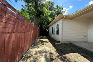 917 E Maddox Ave, Fort Worth, TX 76104 - Photo 19