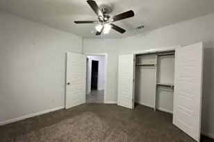 917 E Maddox Ave, Fort Worth, TX 76104 - Photo 17
