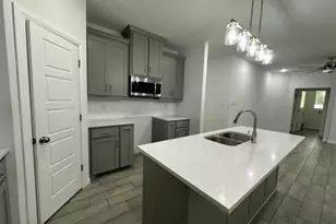 917 E Maddox Ave, Fort Worth, TX 76104 - Photo 7