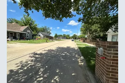 917 E Maddox Avenue, Fort Worth, TX 76104 - Photo 3