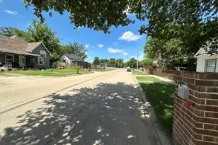 917 E Maddox Ave, Fort Worth, TX 76104 - Photo 3