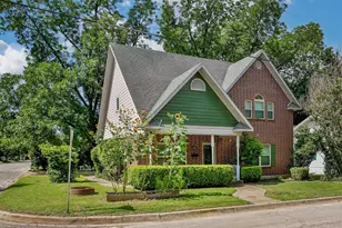 226 Gordon St, Gainesville, TX 76240 - Photo 5