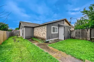 1443 Brook Meadow Cir, Lancaster, TX 75134 - Photo 25